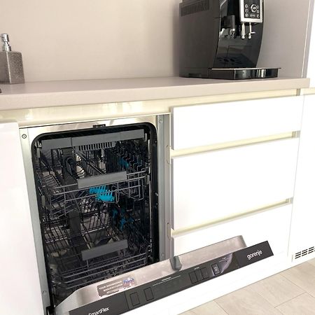 Die Eleganz - Apartment Near The City Center With Free Parking 布拉迪斯拉发 外观 照片