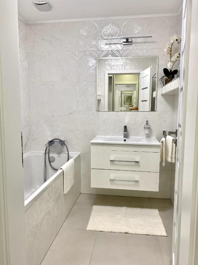 Die Eleganz - Apartment Near The City Center With Free Parking 布拉迪斯拉发 外观 照片
